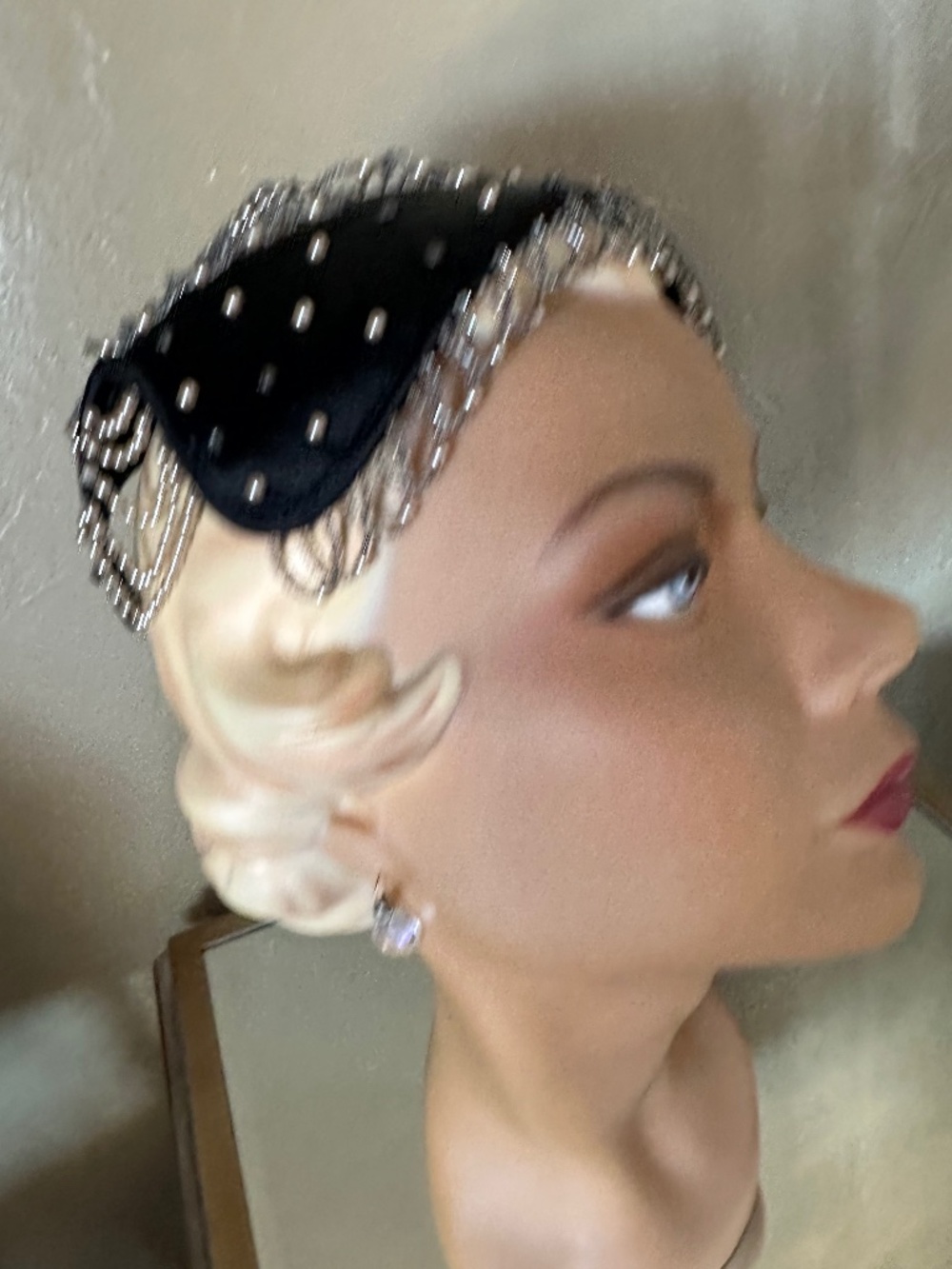 SENSATIONAL 1950s' BLACK SIAMESE STYLE FABRIC COCKTAIL HAT + BEADING/PEARLS - Picture 7 of 14